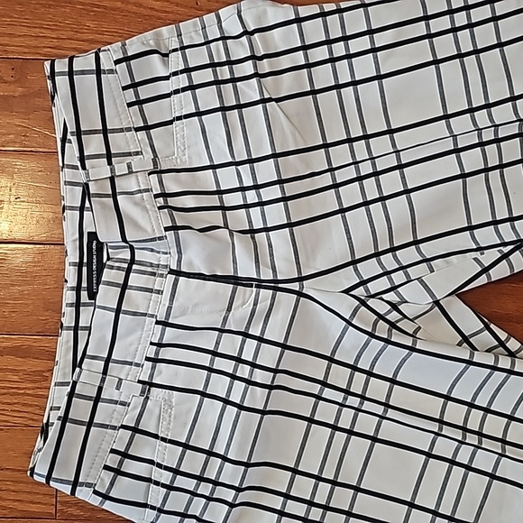 Womens Capri Pants. Black, Gray and White. Size 2. Express Design Studio. - Picture 2 of 8